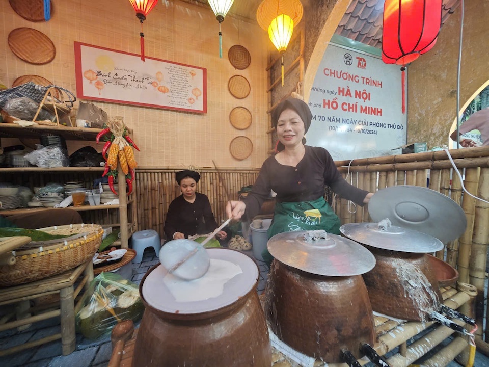 Với chuỗi hoạt động phong ph&uacute;, đa dạng, chương tr&igrave;nh &ldquo;Những ng&agrave;y H&agrave; Nội tại TP Hồ Ch&iacute; Minh&rdquo; để lại ấn tượng s&acirc;u sắc đối với người d&acirc;n v&agrave; du kh&aacute;ch phương Nam th&ocirc;ng qua những trải nghiệm th&uacute; vị về n&eacute;t đẹp văn h&oacute;a độc đ&aacute;o của Thủ đ&ocirc; ngh&igrave;n năm văn hiến