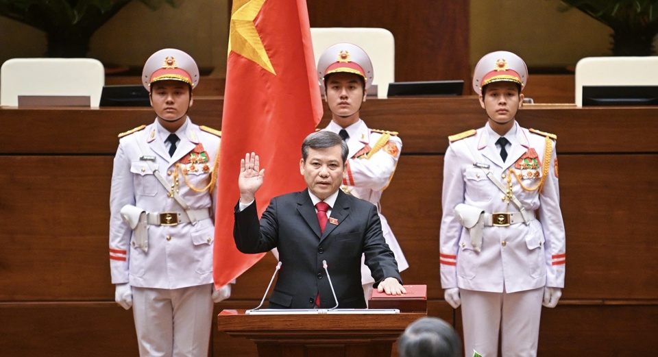 Ch&aacute;nh &aacute;n T&ograve;a &aacute;n Nh&acirc;n d&acirc;n tối cao L&ecirc; Minh Tr&iacute; tuy&ecirc;n thệ. Ảnh: Quochoi.vn