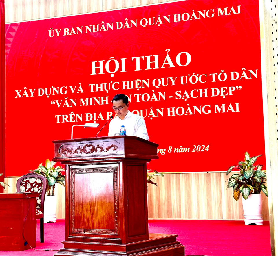 "Đến nay, tr&ecirc;n địa b&agrave;n quận Ho&agrave;ng Mai c&oacute; 403/403 tổ d&acirc;n phố đ&atilde; x&acirc;y dựng quy ước, UBND quận k&yacute; ban h&agrave;nh&nbsp; (đạt 100%) " Trưởng ph&ograve;ng Văn h&oacute;a- Th&ocirc;ng tin quận Ho&agrave;ng Mai Nguyễn Th&aacute;i Sơn ph&aacute;t biểu.