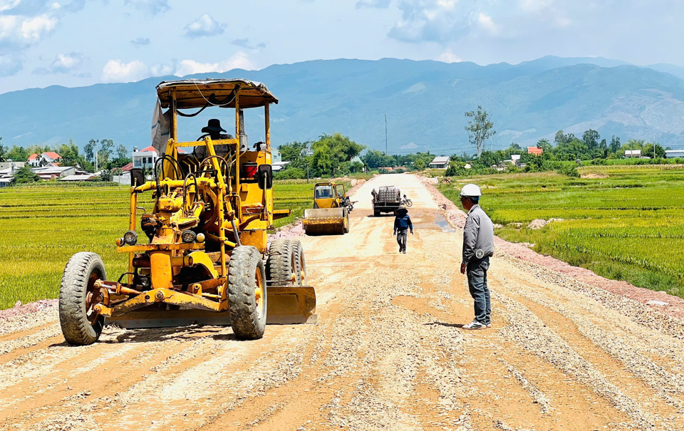 Hệ thống đường dẫn đang rất chậm do vướng c&ocirc;ng t&aacute;c giải ph&oacute;ng mặt bằng.