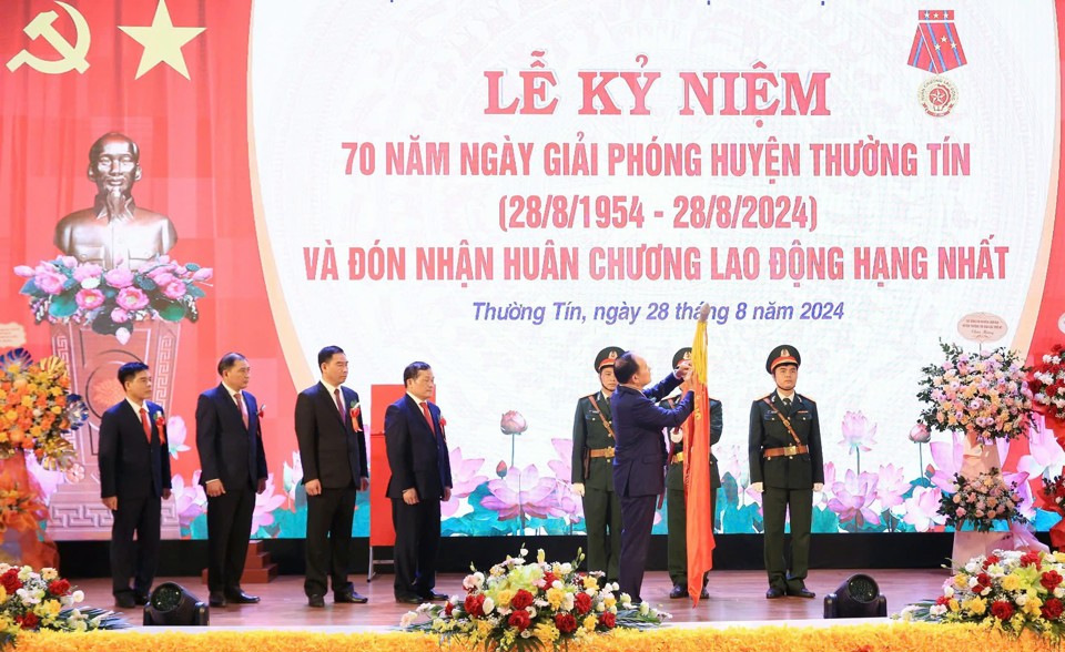 Huyện Thường Tín kỷ niệm 70 năm ngày giải phóng,đón Huân chương Lao động hạng Nhất - Ảnh 1