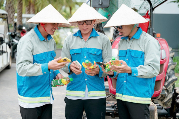 Chương tr&igrave;nh khuyến m&atilde;i &ldquo;H&egrave; n&oacute;ng thưởng n&oacute;ng, giải nhiệt tr&uacute;ng thiệt&rdquo; đ&atilde; mang lại niềm vui cho h&agrave;ng trăm ng&agrave;n người chơi khi tham gia chương tr&igrave;nh. 7 giải Nhất tổng trị gi&aacute; 1,5 tỷ đồng; 24 giải Nh&igrave; trị gi&aacute; 39 triệu đồng c&ugrave;ng 29 giải Ba trị gi&aacute; 10 triệu đồng đang được tiến h&agrave;nh trao cho c&aacute;c kh&aacute;ch h&agrave;ng tr&uacute;ng thưởng. C&ugrave;ng với đ&oacute;, hơn 200 ng&agrave;n card điện thoại trị gi&aacute; từ 10 ng&agrave;n đến 300 ng&agrave;n đồng đ&atilde; được trao cho c&aacute;c kh&aacute;ch h&agrave;ng may mắn tr&ecirc;n khắp cả nước.