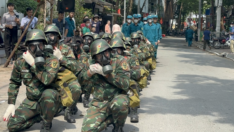 Lữ đo&agrave;n 144 Bộ Tổng tham mưu chuẩn bị trang thiết bị tham gia hỗ trợ chữa ch&aacute;y, cứu nạn cứu hộ.&nbsp;