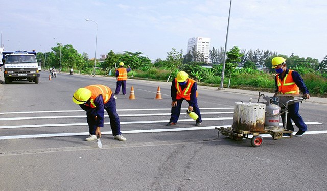 Thực hiện tốt c&ocirc;ng t&aacute;c duy tu, bảo dưỡng thường xuy&ecirc;n tr&ecirc;n c&aacute;c tuyến quốc lộ.