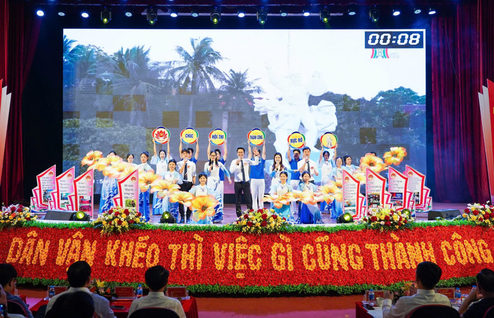 Phần thi ch&agrave;o hỏi tại hội thi.