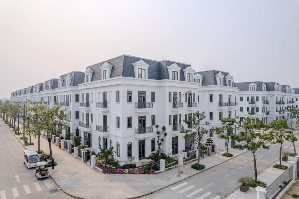 Biệt thự Solasta Mansion với kiến tr&uacute;c t&acirc;n cổ điển sang trọng v&agrave; s&acirc;n vườn xanh m&aacute;t đem đến kh&ocirc;ng gian sống thư th&aacute;i cho gia chủ