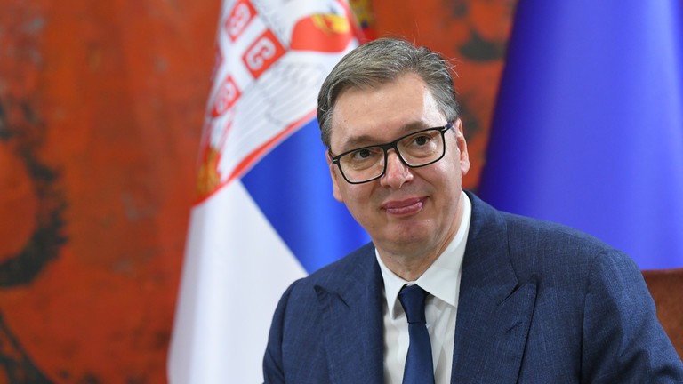 Tổng thống Serbia Aleksandar Vucic ph&aacute;t biểu tại cuộc họp b&aacute;o h&ocirc;m 29/8. Ảnh: Getty