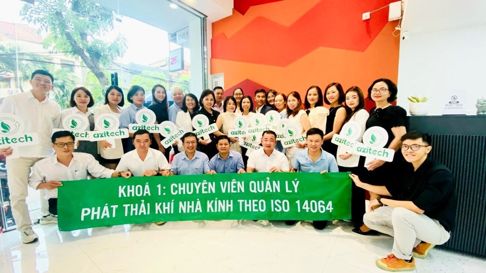 Azitech kết hợp với Viện ti&ecirc;u chuẩn Anh quốc (BSI) đ&agrave;o tạo chuy&ecirc;n vi&ecirc;n quản l&yacute; kh&iacute; nh&agrave; k&iacute;nh. Ảnh HT. Ảnh HT