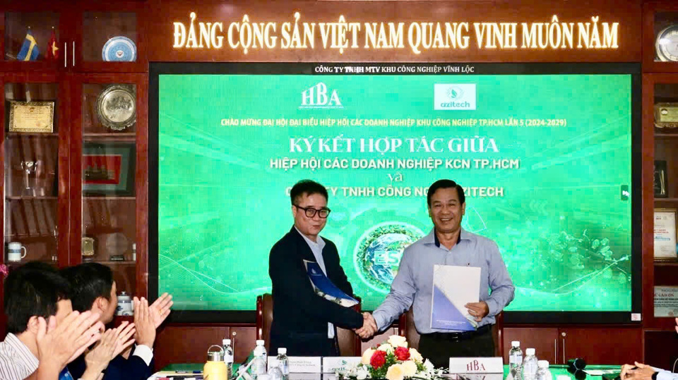 Chuy&ecirc;n gia Phạm Ho&agrave;i Trung v&agrave; Chủ tịch HBA Đ&agrave;o Xu&acirc;n Đức k&yacute; kết hợp t&aacute;c triển khai tại 18 KCN tại TP Hồ Ch&iacute; Minh