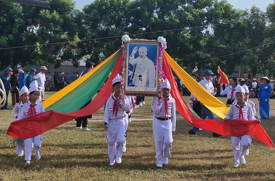 Duyệt nghi thức Đội l&agrave; một trong những hoạt động kh&aacute; nổi bật được nhiều địa phương tổ chức để ch&agrave;o mừng lễ Quốc kh&aacute;nh h&agrave;ng năm. Hoạt động n&agrave;y lu&ocirc;n tạo n&ecirc;n kh&ocirc;ng kh&iacute; hết sức trang nghi&ecirc;m, vui tươi, rộn r&agrave;ng, được Nh&acirc;n d&acirc;n v&ocirc; c&ugrave;ng quan t&acirc;m.&nbsp;