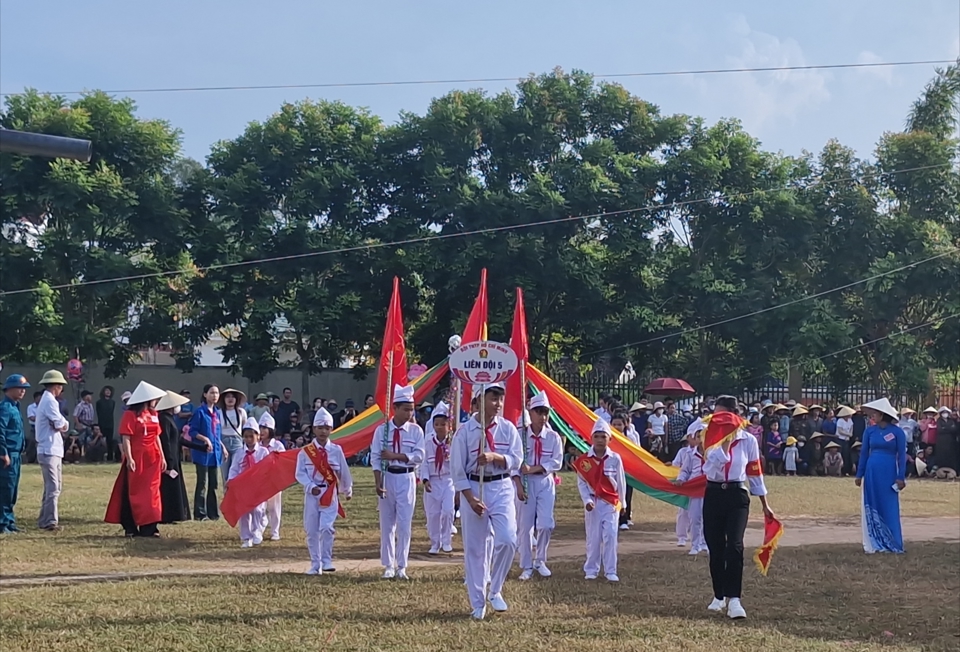 C&ugrave;ng với hoạt động thi duyệt nghi thức Đội th&igrave; c&aacute;c địa phương c&ograve;n tổ chức nhiều hoạt động như cắm trại, văn nghệ, c&aacute;c hoạt động thể thao hết sức thu h&uacute;t, s&ocirc;i nổi.&nbsp;