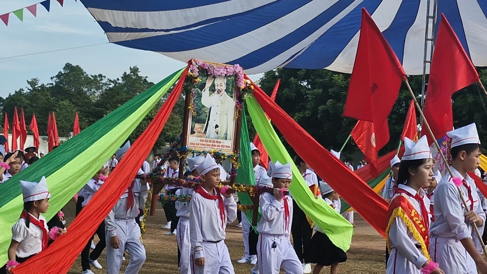 Sau thời gian li&ecirc;n tục luyện tập b&agrave;i bản, đ&uacute;ng ng&agrave;y lễ kỷ niệm C&aacute;ch mạng Th&aacute;ng 8 v&agrave; Quốc kh&aacute;nh 2/9, c&aacute;c đội sẽ s&ocirc;i nổi thi đua, tranh t&agrave;i, Ban tổ chức sẽ lựa chọn theo ti&ecirc;u ch&iacute; để trao thưởng để động vi&ecirc;n, khuyến kh&iacute;ch, ghi nhận sự nỗ lực của c&aacute;c em thiếu nhi.