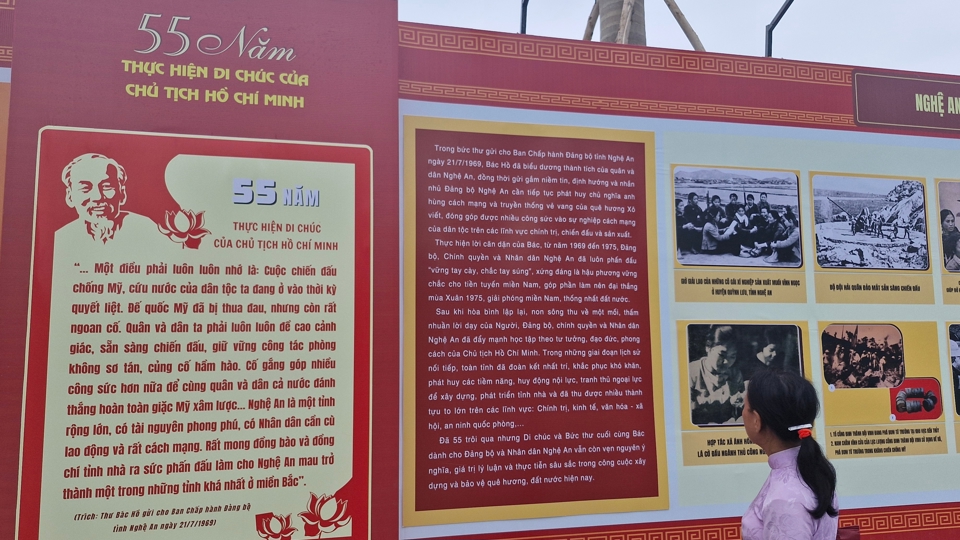 Chủ đề thứ nhất - &ldquo;Di ch&uacute;c của Chủ tịch Hồ Ch&iacute; Minh - Nguồn s&aacute;ng dẫn đường&rdquo; kể về sự quan t&acirc;m của B&aacute;c Hồ d&agrave;nh cho Đảng bộ, Ch&iacute;nh quyền v&agrave; Nh&acirc;n d&acirc;n c&aacute;c d&acirc;n tộc tỉnh Nghệ An.