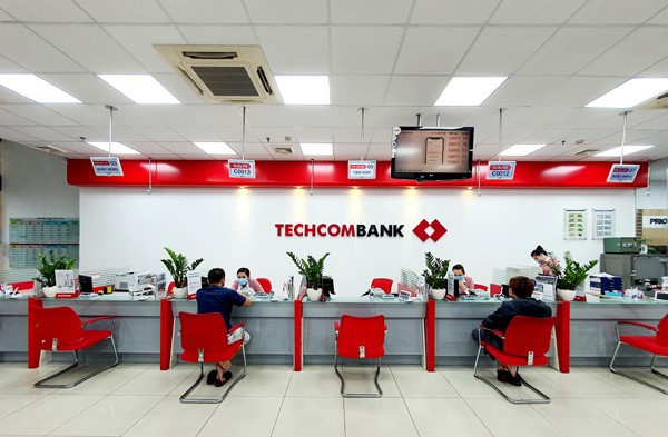 Techcombank tăng l&atilde;i suất cao nhất 0,3%/năm &nbsp;