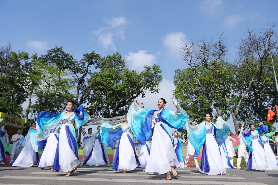 Chương tr&igrave;nh nghệ thuật trong Festival Thu H&agrave; Nội năm 2023. Ảnh: Phạm H&ugrave;ng&nbsp;