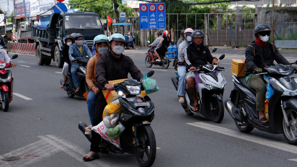 TP Hồ Chí Minh: giao thông các cửa ngõ đông đúc sau kỳ nghỉ lễ - Ảnh 3