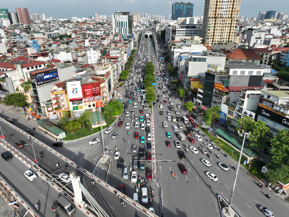 Sau &iacute;t ng&agrave;y vắng vẻ, c&aacute;c tuyến phố nội đ&ocirc; cũng trở lại đ&ocirc;ng đ&uacute;c như thường.