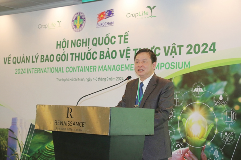 Cục trưởng Cục Bảo vệ thực vật (Bộ NN&amp;PTNT) Huỳnh Tấn Đạt ph&aacute;t biểu tại hội nghị