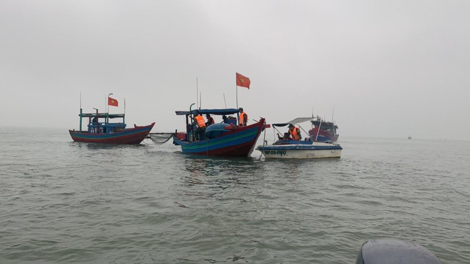 Kiểm so&aacute;t t&agrave;u tr&ecirc;n biển, hỗ trợ th&ocirc;ng tin b&atilde;o kịp thời để c&oacute; phương &aacute;n chủ động ứng ph&oacute;.