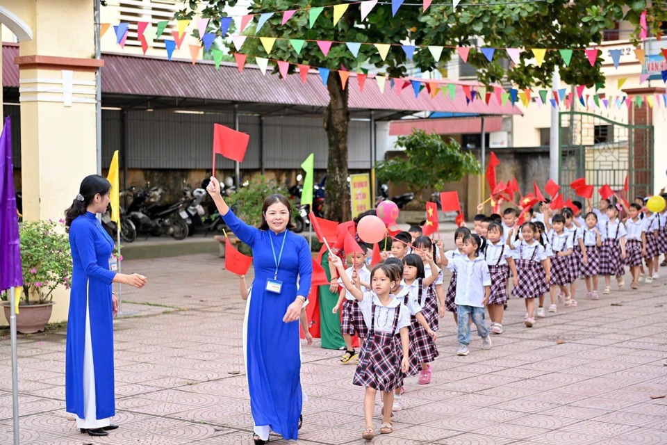 Tổng duyệt Lễ khai giảng tại Trường Tiểu học T&ograve;ng Bạt.