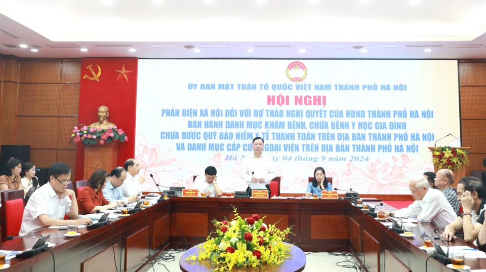 Ph&oacute; Chủ tịch Thường trực Ủy ban Mặt trận Tổ quốc Việt Nam TP H&agrave; Nội ph&aacute;t biểu tại Hội nghị