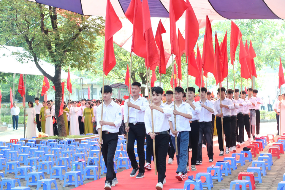 Học sinh Trường THPT Minh Quang- Ba V&igrave;. Ảnh: Ngọc T&uacute;