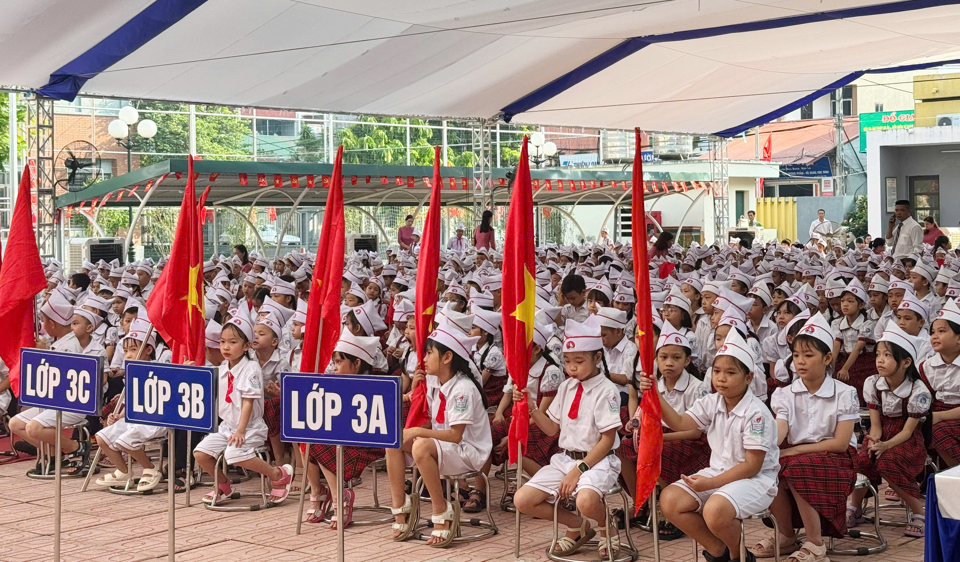 Lễ khai giảng năm học mới tại Trường Tiểu học Đồng Tháp, huyện Đan Phượng. Ảnh: Thiên Tú