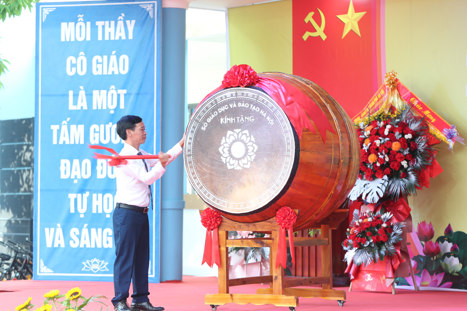 Đ&aacute;nh trống khai giảng năm học 2024 - 2025 tại&nbsp;Trường THPT Minh Quang.