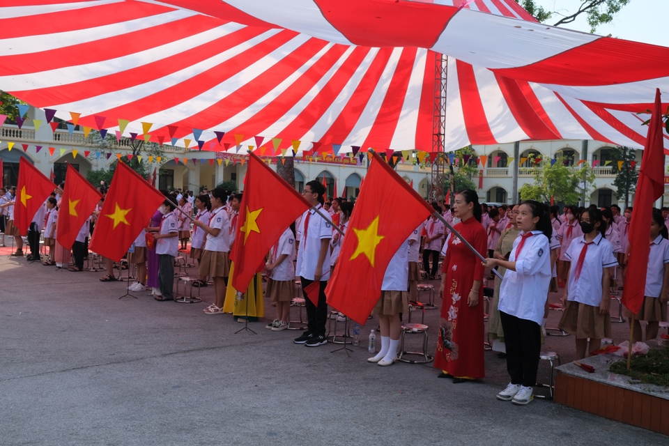 Kh&ocirc;ng kh&iacute; trang nghi&ecirc;m tại lễ khai giảng năm học mới 2024 - 2025. Ảnh: Sỹ H&agrave;o&nbsp;