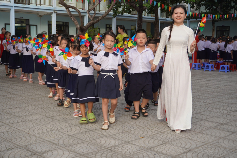 Học sinh Trường Tiểu học Nguyễn Đức Cảnh khai giảng năm học mới.