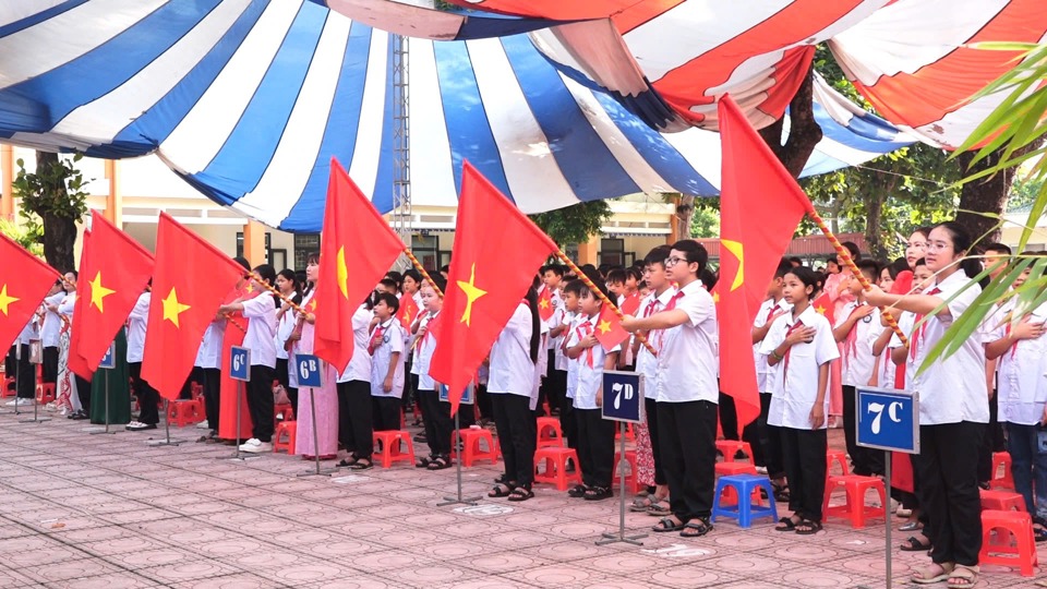 Lễ khai giảng tại c&aacute;c trường học tr&ecirc;n địa b&agrave;n huyện Thanh Oai diễn ra gọn nhẹ, lấy học sinh l&agrave; trung t&acirc;m.