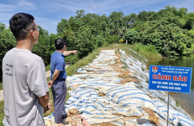 Th&acirc;n đập hồ chứa nước Cha Chạm ở x&atilde; Gia Phố bị nứt, tiềm ẩn nguy cơ mất an to&agrave;n cao trong m&ugrave;a mưa lũ