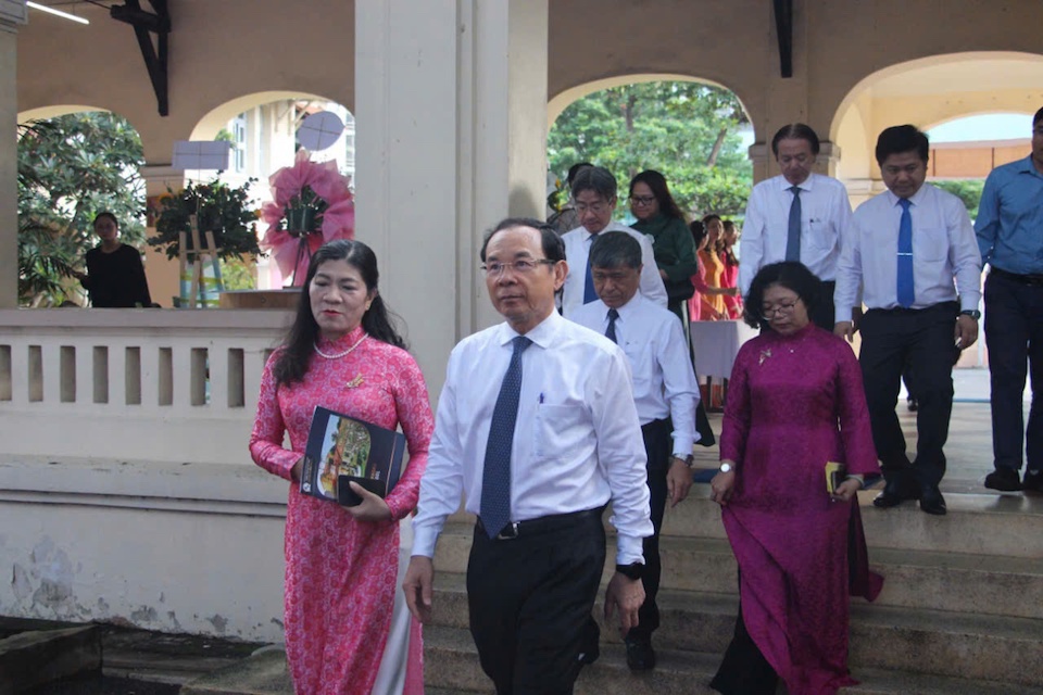 B&iacute; thư Th&agrave;nh ủy TP Hồ Ch&iacute; Minh Nguyễn Văn N&ecirc;n tham dự lễ khai giảng tại trường THPT chuy&ecirc;n L&ecirc; Hồng Phong &nbsp;