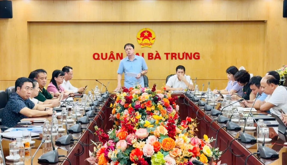 &nbsp; Ph&oacute; B&iacute; thư Quận ủy, Chủ tịch UBND Quận Hai B&agrave; Trưng Nguyễn Quang Trung họp khẩn với c&aacute;c ph&ograve;ng, ban, đơn vị thuộc quận để chỉ đạo ứng ph&oacute; với cơn b&atilde;o số 3