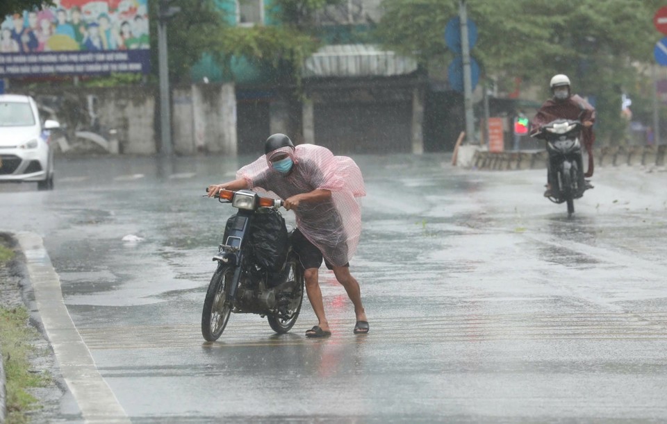 H&agrave; Nội sẽ đ&oacute;n gi&oacute; cực đại trong chiều v&agrave; tối nay.