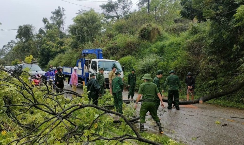 Bộ đội Biên phòng Lạng Sơn dầm mưa ứng cứu người dân vùng biên giới - Ảnh 4