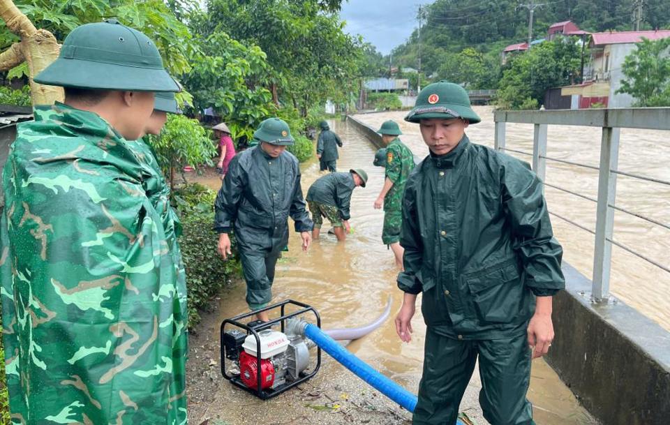 BĐBP tỉnh Lạng Sơn khắc phục hậu quả mưa lũ. Ảnh: BĐBP