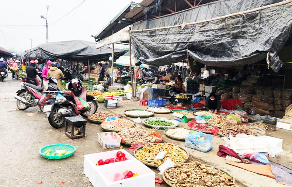 Người d&acirc;n ch&uacute; &yacute; chọn v&agrave; bảo đảm an to&agrave;n thực phẩm sau mưa b&atilde;o.