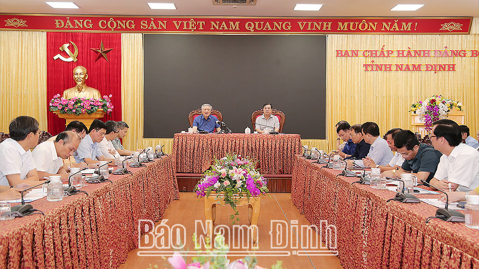 Quang cảnh buổi l&agrave;m việc. Ảnh: B&aacute;o Nam Định