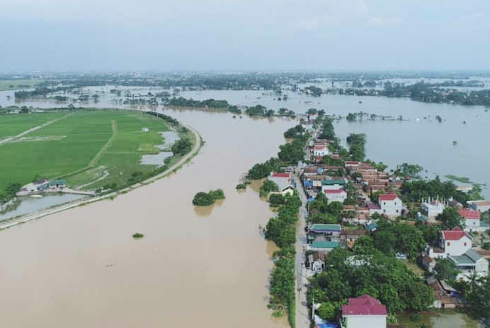 Nước lũ s&ocirc;ng B&ugrave;i, s&ocirc;ng T&iacute;ch l&ecirc;n nhanh đến mức b&aacute;o động 3