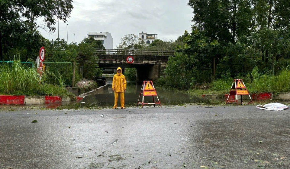 Ngành thoát nước khẩn trương khắc phục hậu quả của bão số 3 - Ảnh 1