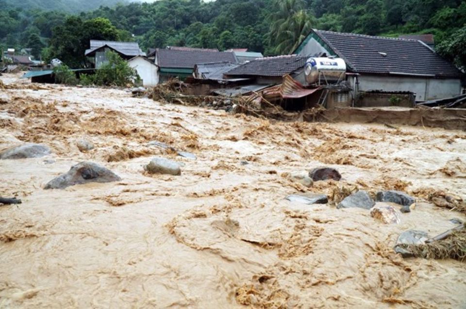 Mưa lớn k&eacute;o d&agrave;i c&oacute; khả năng g&acirc;y ra lũ qu&eacute;t v&agrave; sạt lở đất.