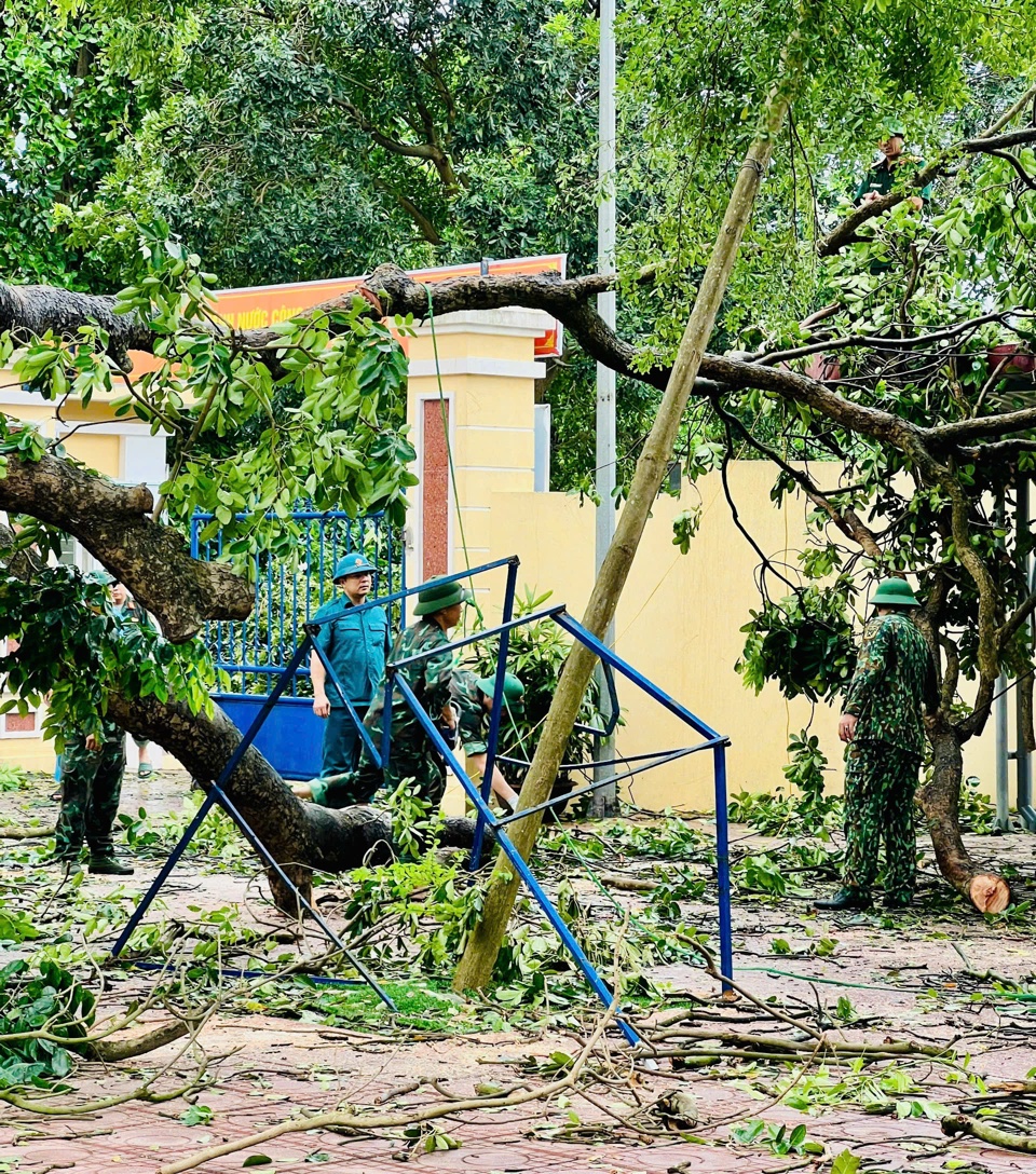 Huyện Thanh Trì: bảo đảm trường lớp cho học sinh trở lại sau bão số 3 - Ảnh 2