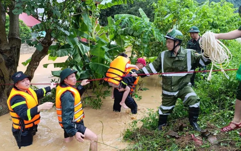 Sạt lở đất nghiêm trọng ở Lạng Sơn, 1 người tử vong - Ảnh 1