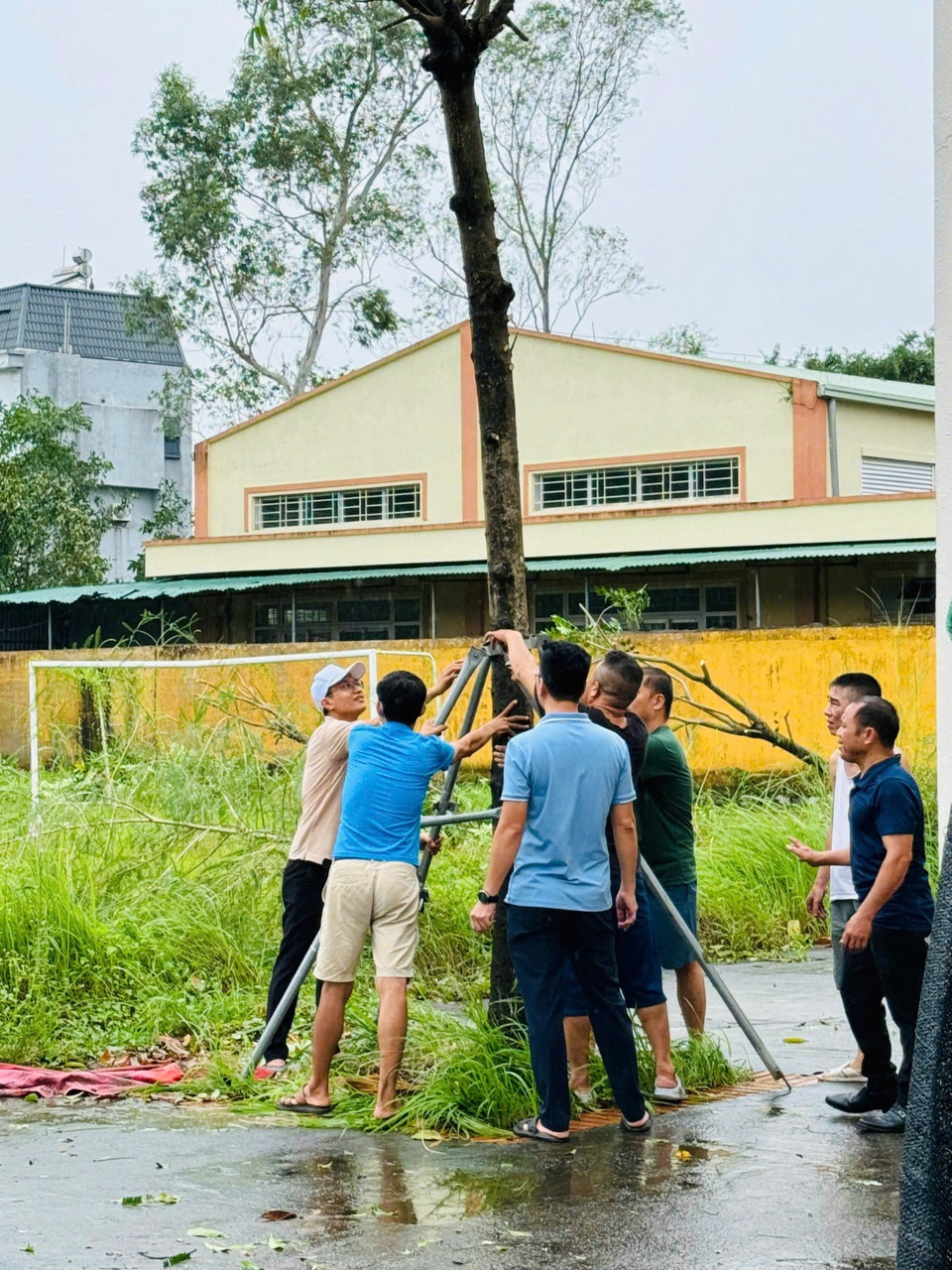 Huyện Thanh Trì: bảo đảm trường lớp cho học sinh trở lại sau bão số 3 - Ảnh 6