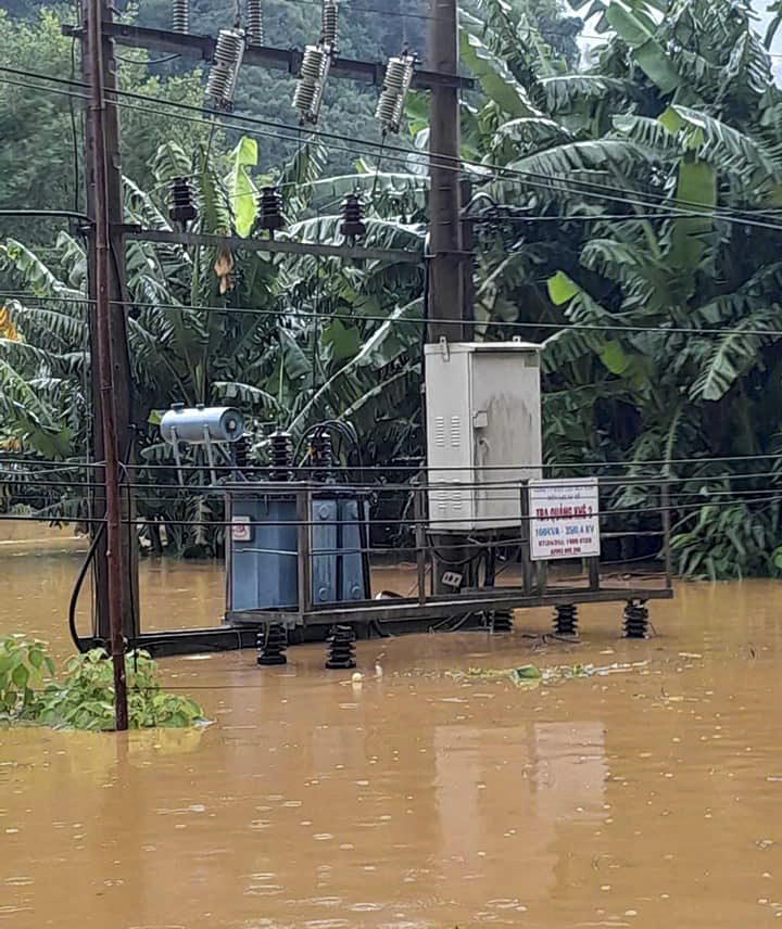 Nhiều trạm biến &aacute;p tr&ecirc;n địa b&agrave;n huyện Ba Bể, tỉnh Bắc Kạn đ&atilde; bị ngập s&acirc;u trong nước.