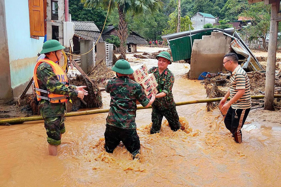 Thủ tướng chỉ đạo khẩn trương cung cấp lương thực, nhu yếu phẩm cho người d&acirc;n bị ảnh hưởng bởi b&atilde;o số 3