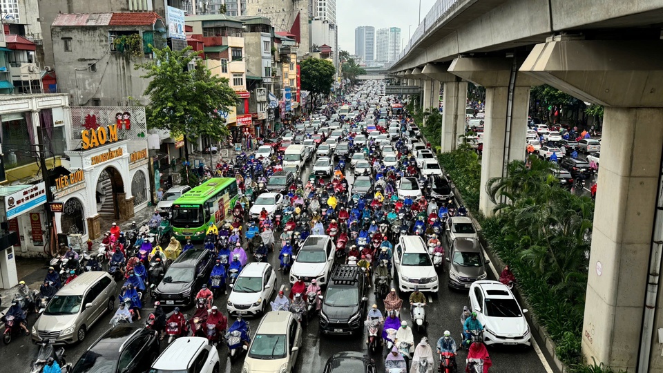 Đường Nguyễn Tr&atilde;i &ugrave;n tắc cục bộ nhiều đoạn tuyến theo cả hai chiều, đặc biệt từ Ng&atilde; Tư Sở đến hầm chui Thanh Xu&acirc;n.