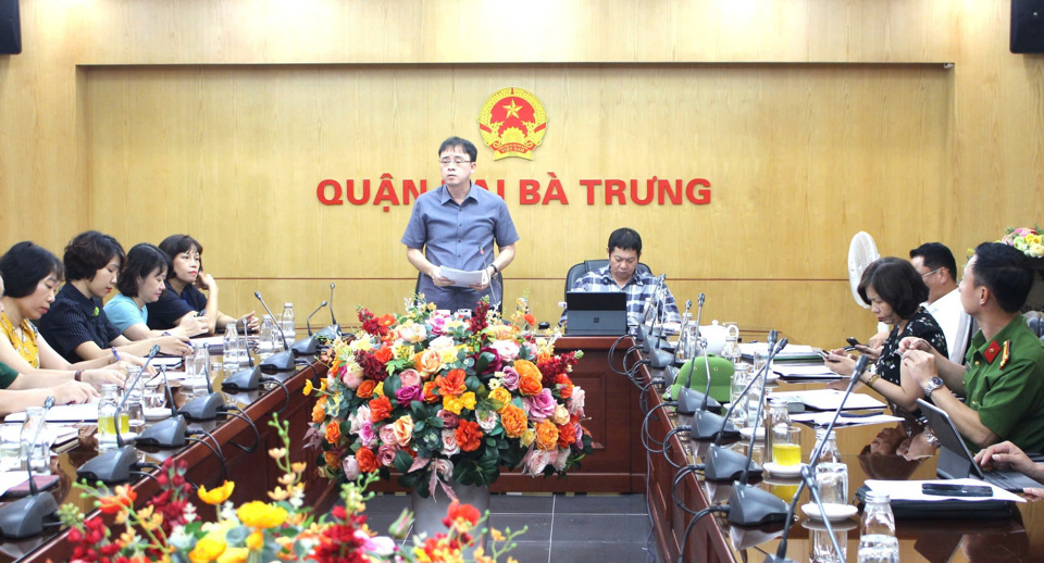 Chủ tịch UBND Quận Hai B&agrave; Trưng Nguyễn Quang Trung chủ tr&igrave; họp khẩn với đại diện l&atilde;nh đạo c&aacute;c đơn vị, phường li&ecirc;n quan, trưa 10/9