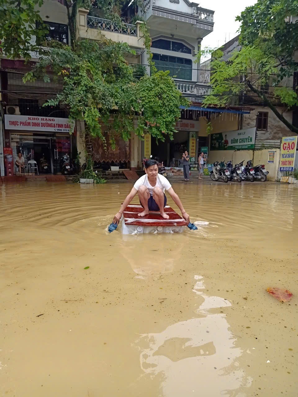 Gi&aacute;m định vi&ecirc;n BSH v&agrave;o kiểm k&ecirc; thiệt hại tại Th&aacute;i Nguy&ecirc;n v&agrave; Quảng Ninh.